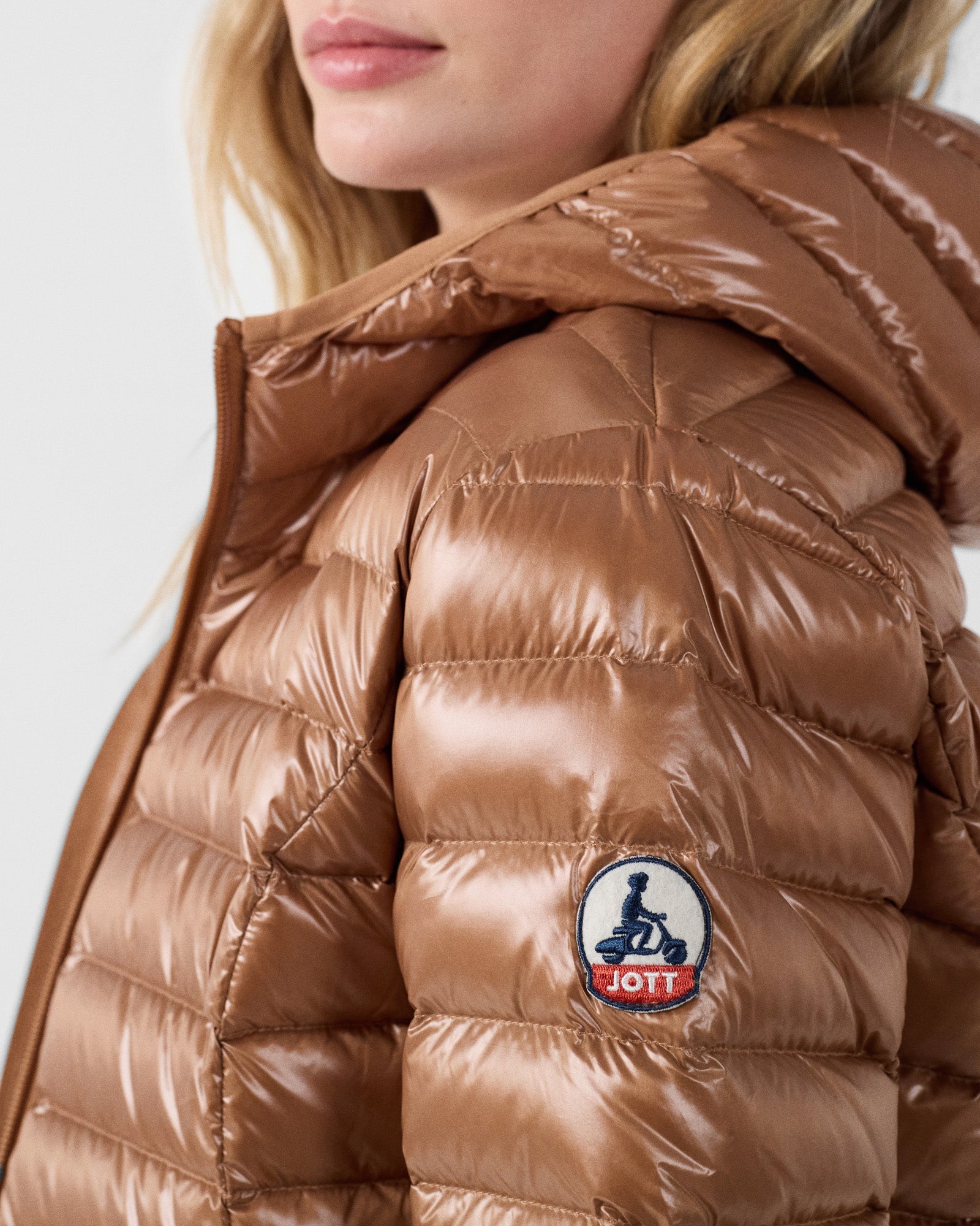 Doudoune légère à capuche Sucre roux Cloe shiny