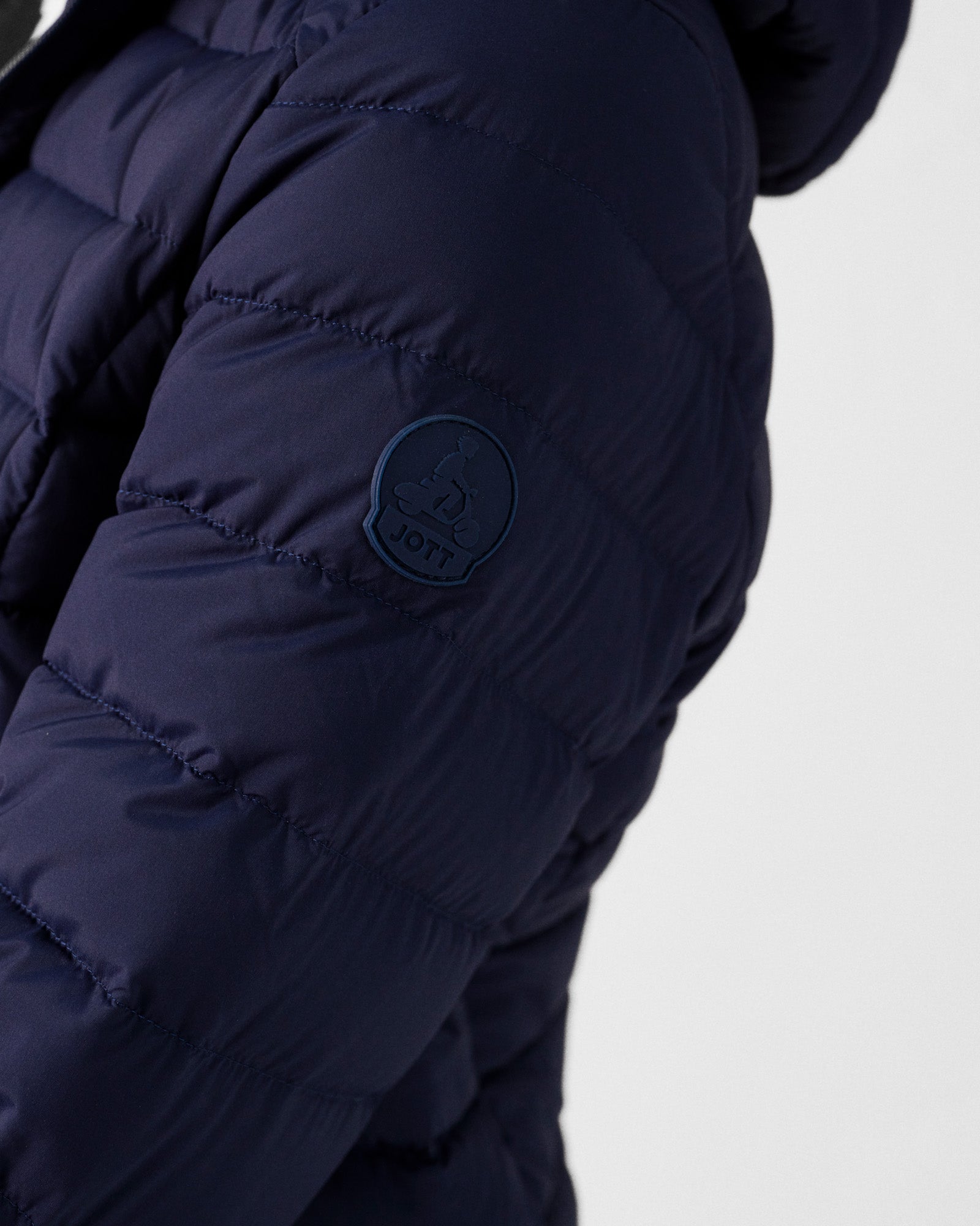 Doudoune à capuche stretch légère Marine Salma